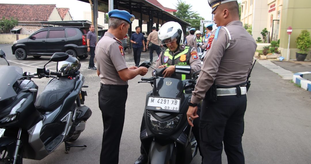 Operasi Patuh Semeru 2026, Polisi di Sumenep Tak Luput dari Pemeriksaan Disiplin