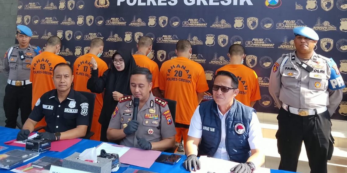 Polres Gresik Gulung Pengedar Sabu di Menganti, Tahan 5 Tersangka dan Sita 31,8 Gram Barang Bukti