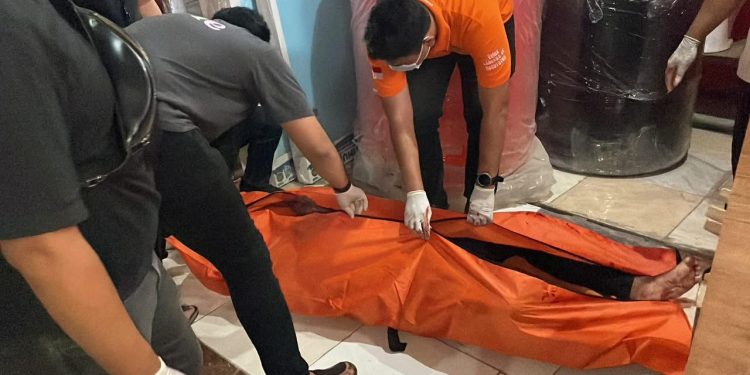 Polres Gresik Ringkus Perempuan Terduga Pembunuhan di Toko Bangunan Menganti Gresik
