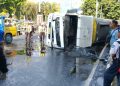 Truk Tangki Muatan Bahan Sabun Cair Terguling di Simpang Tiga Samping Masjid Agung Gresik