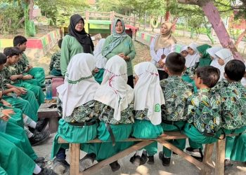 Siswa SD Negeri Gelam 1 Lakukan ODL Gratis Belajar Hidroponik Bersama Pemdes Gelam