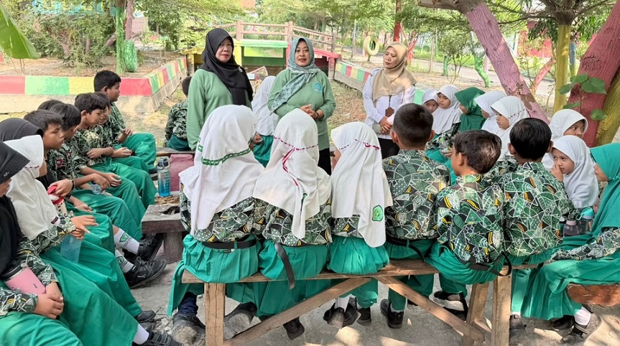 Siswa SD Negeri Gelam 1 Lakukan ODL Gratis Belajar Hidroponik Bersama Pemdes Gelam