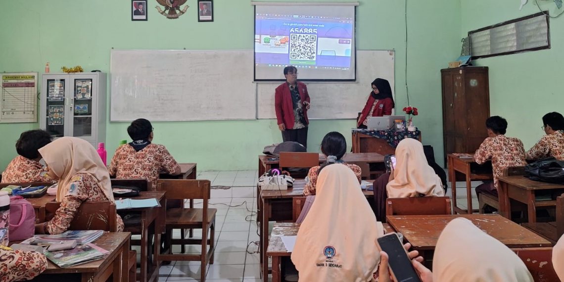 Umsida Hadirkan Inovasi Pembelajaran Bahasa Inggris Menyenangkan di SMA Negeri 3 Sidoarjo