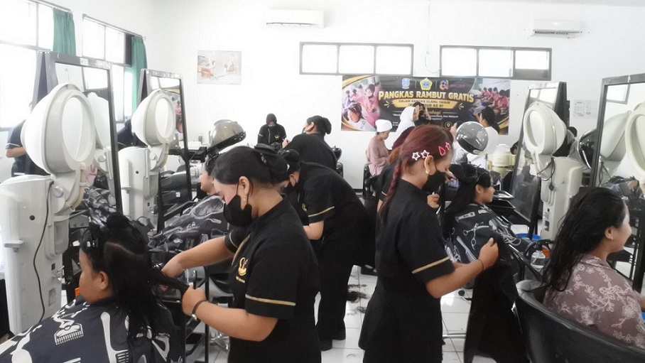 SMK Negeri 1 Buduran Gelar Aksi Nyata ‘SMK Berbagi’ Pangkas Rambut Gratis