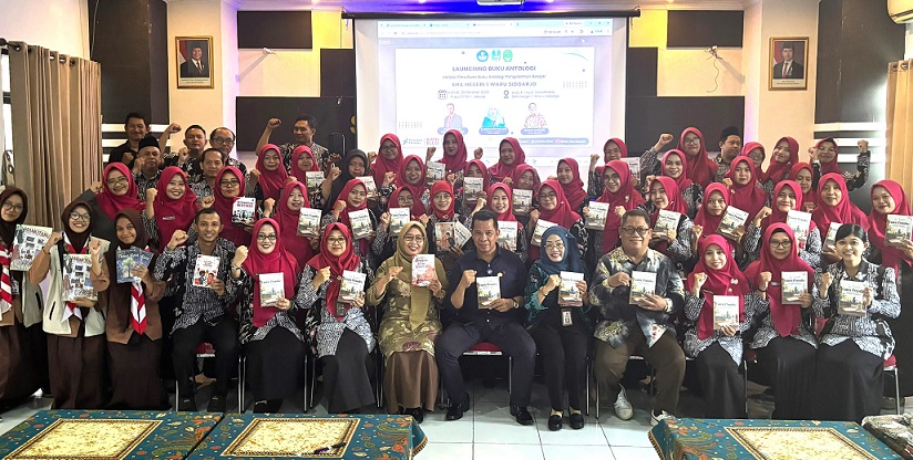 Nyalakan Obor Literasi, SMA Negeri 1 Waru Sidoarjo Terbitkan Buku Antologi Pengalaman Mengajar Guru