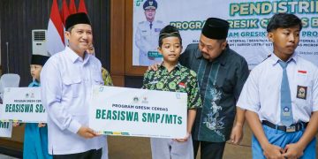 Pemkab Gresik – Baznas Salurkan Bantuan Pendidikan dan Pemberdayaan kepada Ratusan Siswa/Mahasiswa dan Masyarakat Senilai Rp 2,79 Miliar