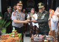 Berikan Kejutan HUT ke-81 TNI, Kapolres Gresik Datangi Makodim
