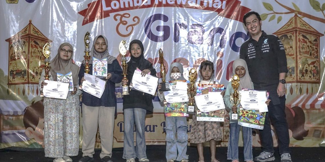 Ratusan Anak Ikuti Lomba Mewarnai Damar Kurung, Re-Opening Food Festival Gresik Meriah
