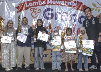Ratusan Anak Ikuti Lomba Mewarnai Damar Kurung, Re-Opening Food Festival Gresik Meriah